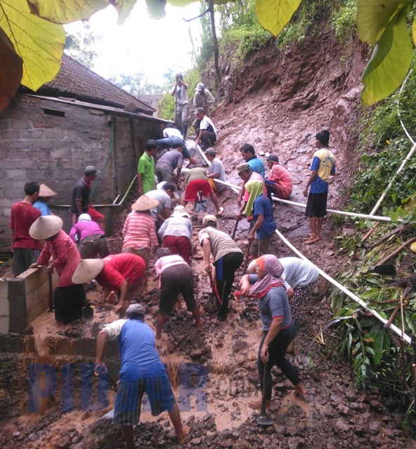 Gotong Royong Jadi Resep Jitu Warga Kawasan Merah Antisipasi Bencana