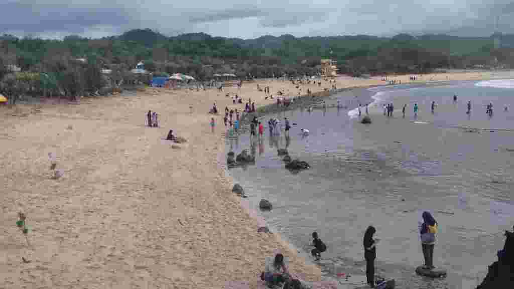 Gelombang Laut Tinggi Pantai Selatan Mengalami Lonjakan