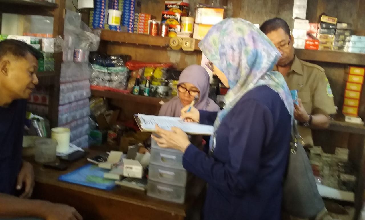 Sidak di  Jepitu Petugas Temukan  Obat  Oplosan Dijual Bebas 
